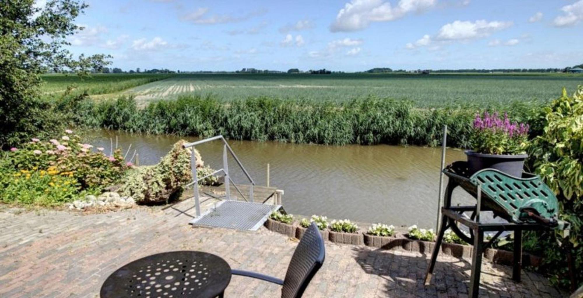 Appartement 2 Met Terras Aan De Tuin Van Op De Roemte Baflo Extérieur photo