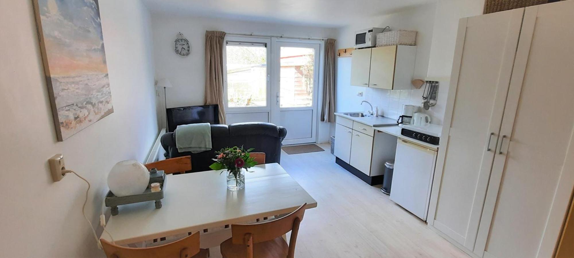 Appartement 2 Met Terras Aan De Tuin Van Op De Roemte Baflo Extérieur photo